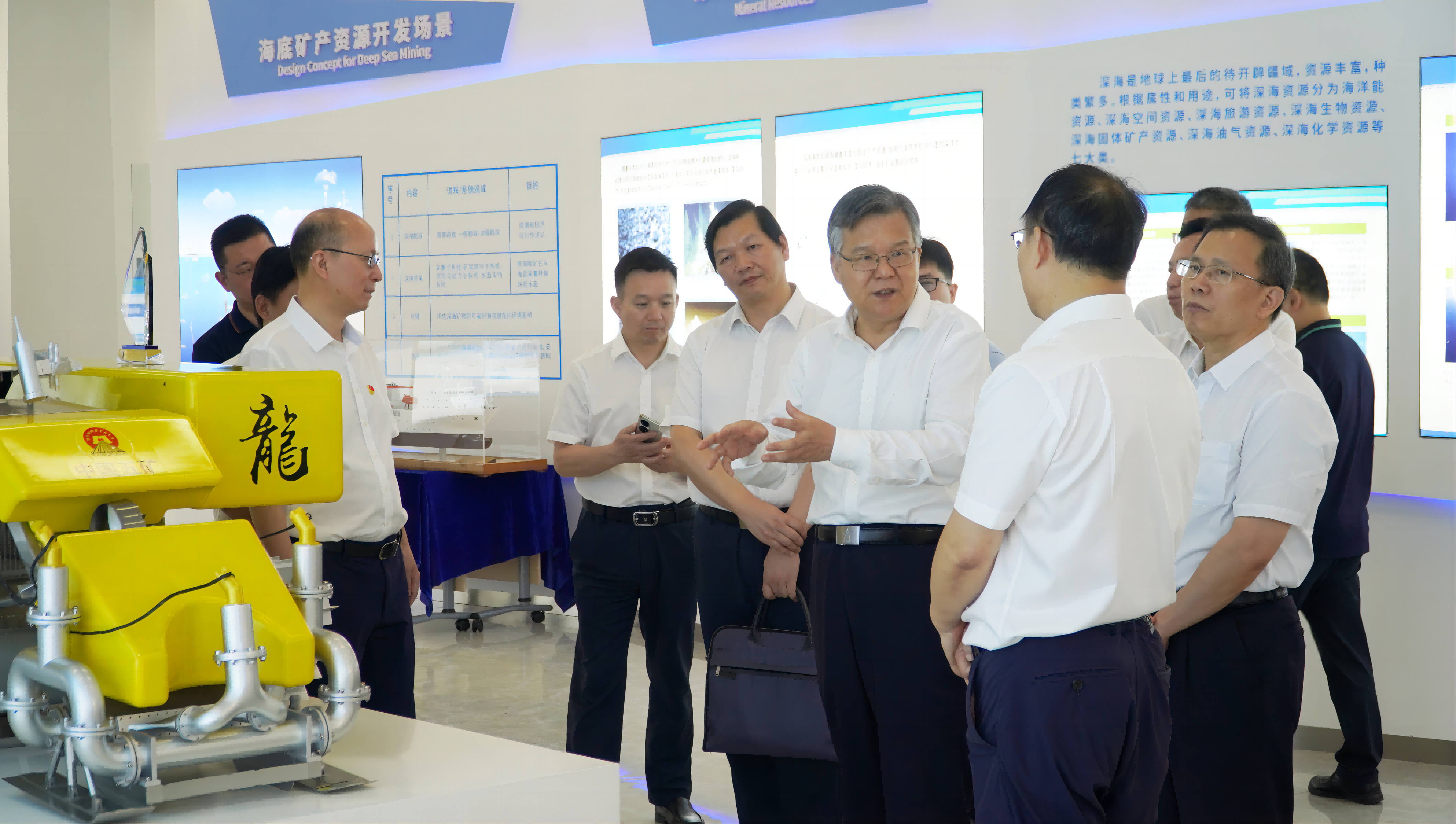 湖南省委常委、常務(wù)副省長李殿勛到長沙礦冶院調(diào)研